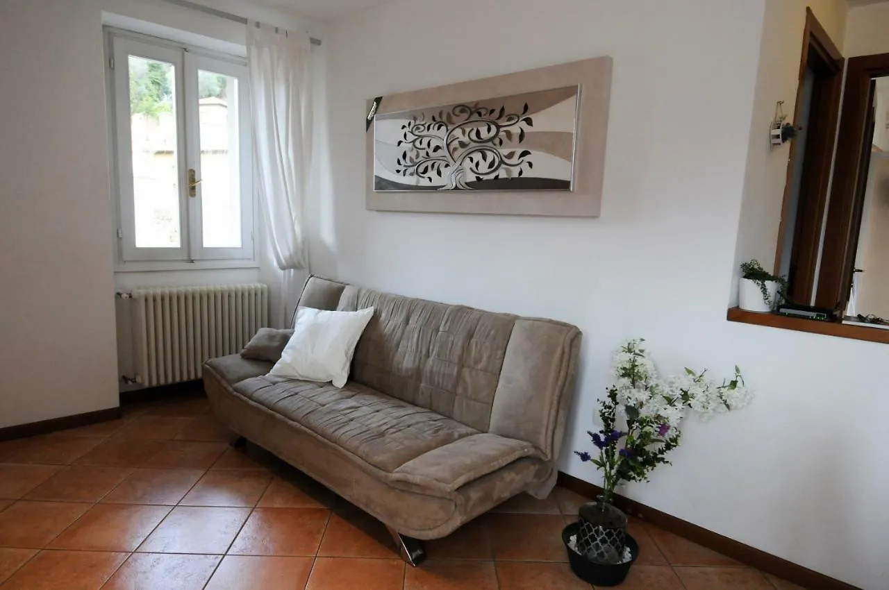 Casa San Giorgio Varenna 0*,  Itálie